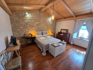 2 habitaciones, tabla de planchar con plancha y wifi gratis 