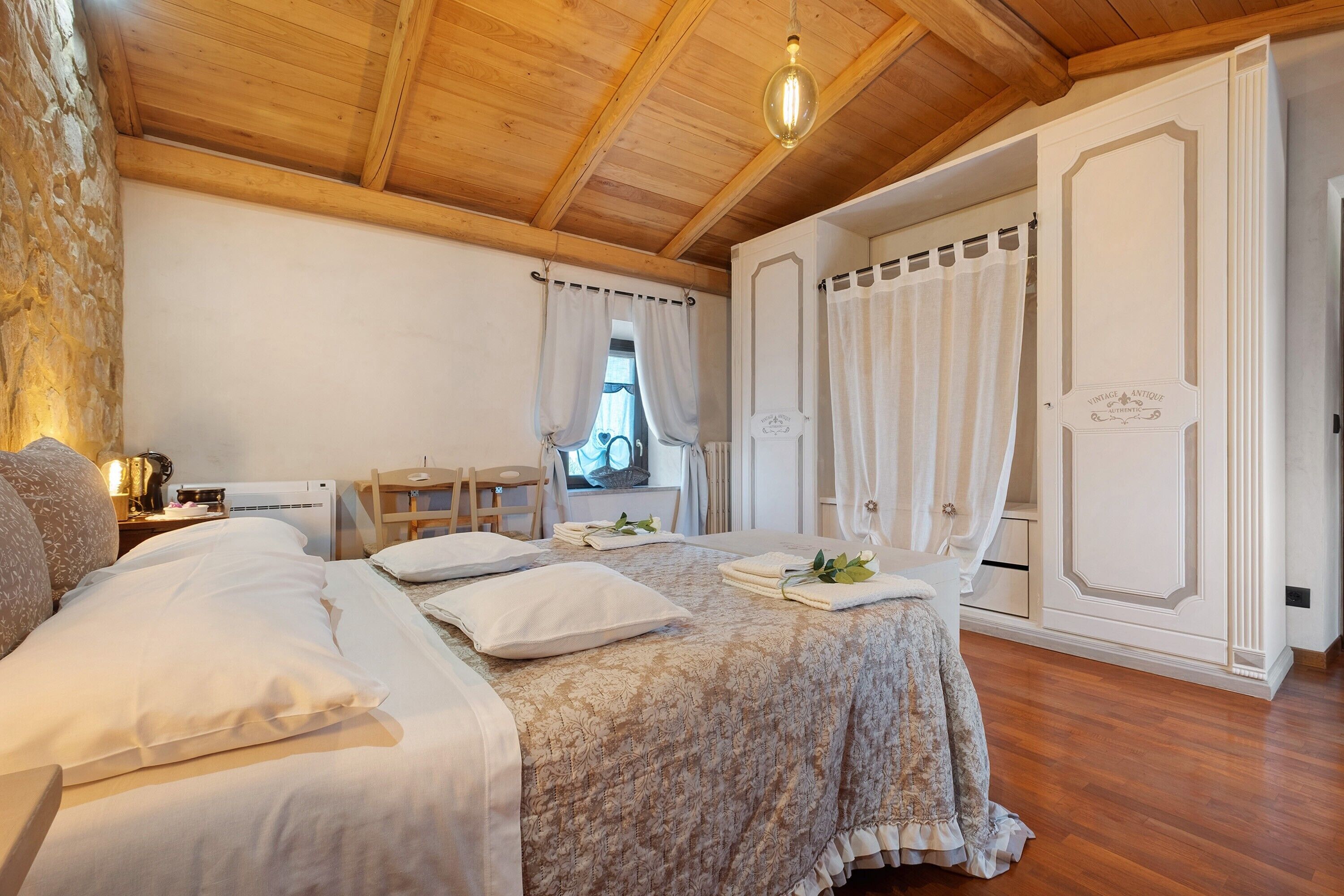 2 camere, ferro/asse da stiro, Wi-Fi gratuito, lenzuola