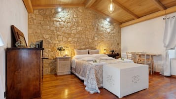 2 bedrooms, iron/ironing board, WiFi (free), bed sheets