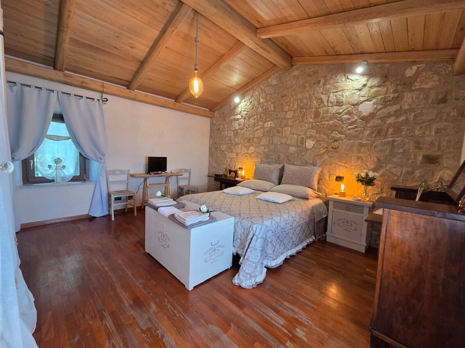 2 habitaciones, tabla de planchar con plancha y wifi gratis 