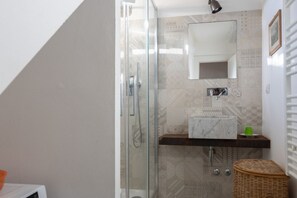 Shower, towels