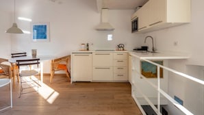 Microwave, toaster - The Abode of the Poets, TerreMarine (Lerici)