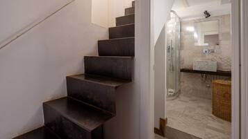 Shower, towels