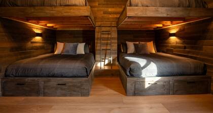Naci Lakeview Retreat with Game Room!