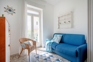 TV - Apartment 'Marittima' with Balcony, Wi-Fi and Air Conditioning (Torre Canne)