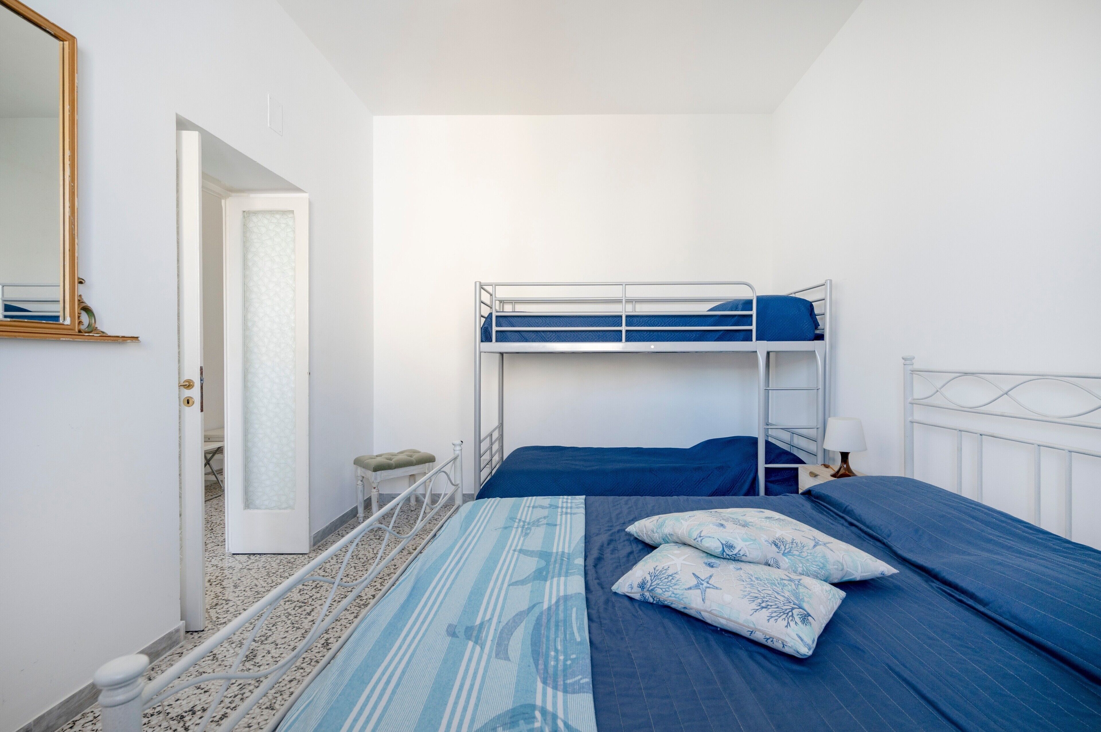 2 chambres, fer et planche à repasser, Wi-Fi gratuit, draps fournis