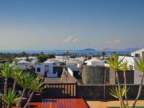 Property grounds - Vacation 'Casa Laura' with Heatable Pool, Sea View, Wi-Fi and Air Conditioning (Playa Blanca)