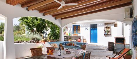 屋外ダイニングエリア