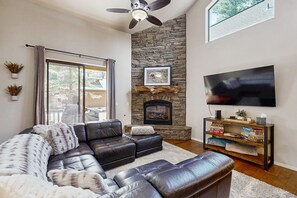 TV, fireplace, DVD player - Elegant home in the White Mountains close to hiking, golf, & fishing (Pinetop)