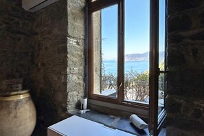 Interior - Blue Stone, Marine Lands (Corniglia)