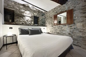 Iron/ironing board - Blue Stone, Marine Lands (Corniglia)