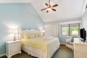 2 bedrooms, desk, iron/ironing board, free WiFi - 584 - Sleeps 6 in Sea Pines, 2 Mins to Beach, Pool (Hilton Head Island)
