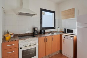 Kühlschrank, Mikrowelle, Ofen, Geschirrspüler