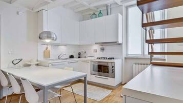 Frigorifero, microonde, forno, lavastoviglie