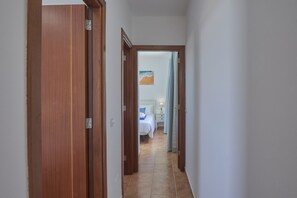 3 habitaciones, tabla de planchar con plancha y wifi gratis