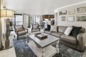 TV - Bay Front Condo in Pacific Beach (San Diego)