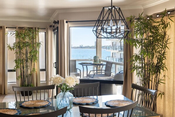Dining - Bay Front Condo in Pacific Beach (San Diego)