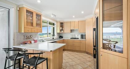 Surfside Solace - 5 bedroom family home with stunning views of Ocean