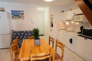 Kylskåp, mikrovågsugn, ugn och spishäll