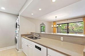 Interior - 571 - Lagoon View | Sleeps 6| BBQ & Pool. Fire Pit (Hilton Head Island)