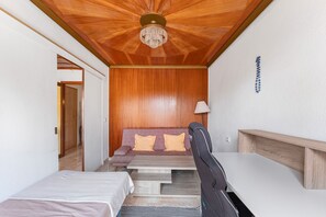 3 bedrooms, iron/ironing board, free WiFi, bed sheets