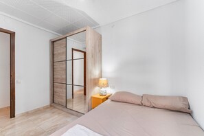 3 chambres, fer et planche à repasser, Wi-Fi gratuit, draps fournis