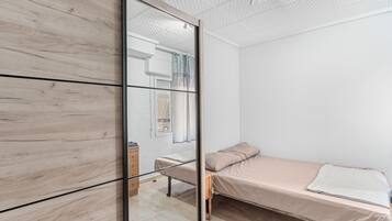 3 bedrooms, iron/ironing board, free WiFi, bed sheets