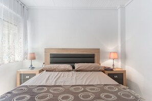 3 chambres, fer et planche à repasser, Wi-Fi gratuit, draps fournis