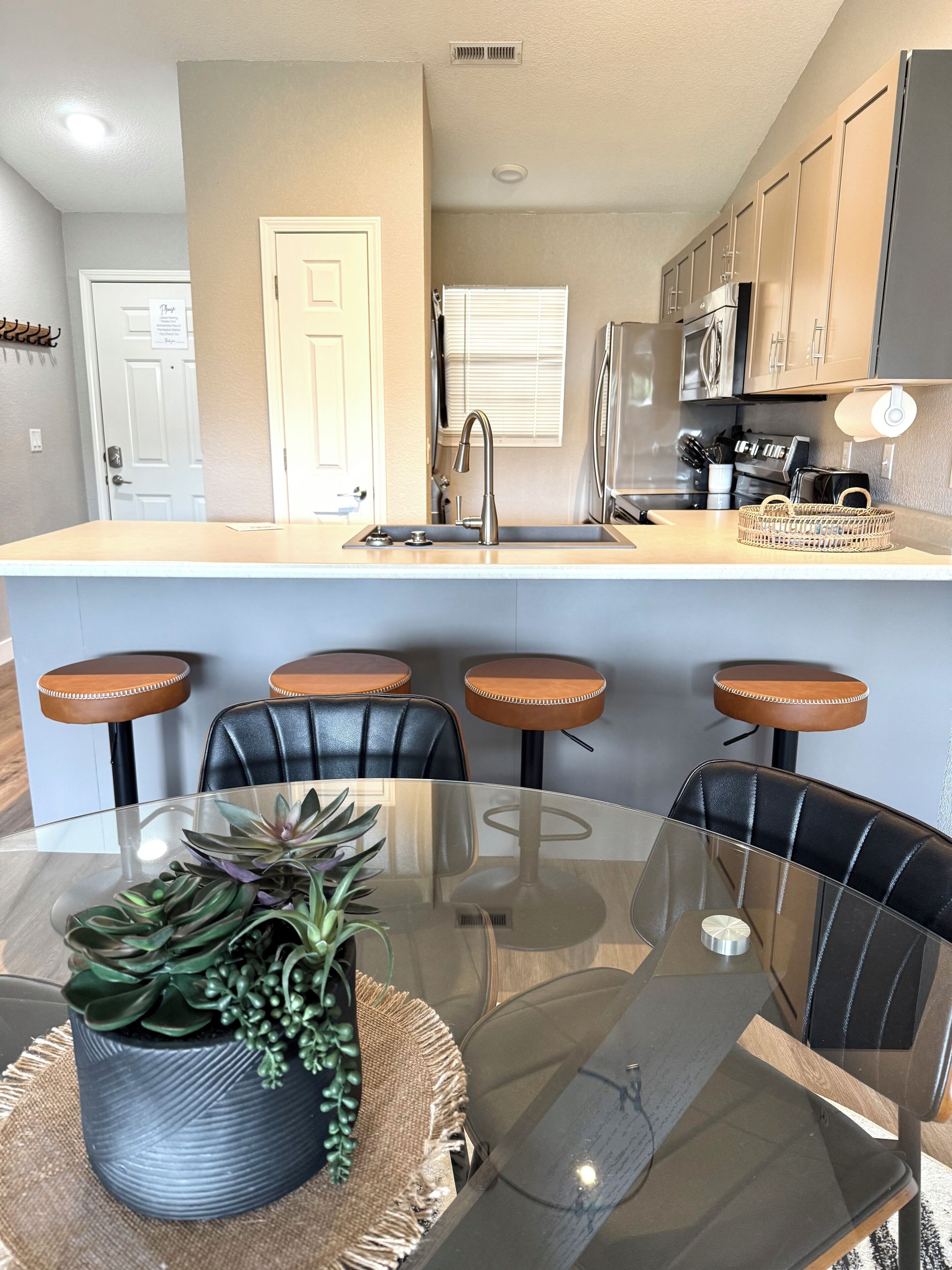 Coffee/tea maker, microwave, oven, stovetop