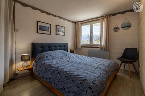 2 bedrooms, iron/ironing board, travel cot, free WiFi