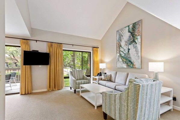 Smart TV - 578 - Steps to Beach, Sleeps 6, 2 BD, 2 BA (Hilton Head Island)