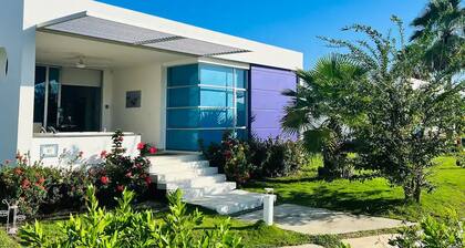 Luxury Beachfront Villa with Jacuzzi near Cartagena