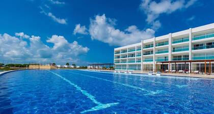 Luxury Beachfront Villa with Jacuzzi near Cartagena