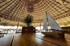Outdoor dining - Luxury Beachfront Villa with Jacuzzi near Cartagena (Tubará)