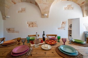 Dining - Casolare degli Ulivi: charming villa with pool & privacy near Ostuni (Ostuni)