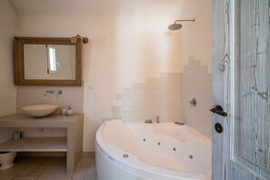 Dusche, Whirlpool, Haartrockner, Bidet