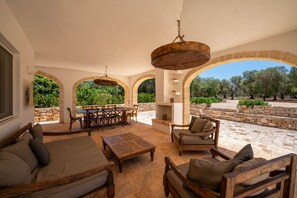 تناول الطعام بالخارج