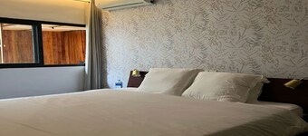 Séjour chic à Bonoumin Abidjan Mall. Appartement moderne avec un jacuzzi.