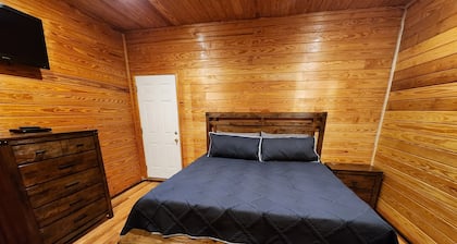 Upper Loft Suite Near Little River Canyon