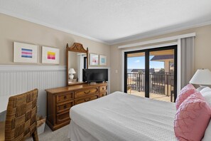 4 bedrooms, iron/ironing board, WiFi, bed sheets - Spacious 3 bd 3 bath unique condo on no drive beach.  Lg. deck, for entertaining (Ormond Beach)