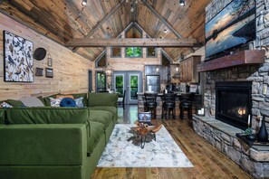 スマートテレビ、暖炉、書庫