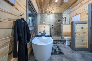 シャワー、ヘアドライヤー、タオル、石鹸