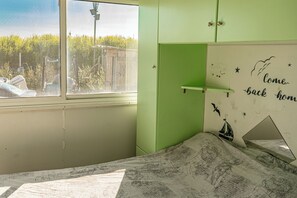 3 bedrooms, iron/ironing board, free WiFi, bed sheets