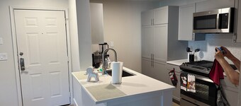 Master w/in-suit bathroom pool gym, luxuries building  downtown