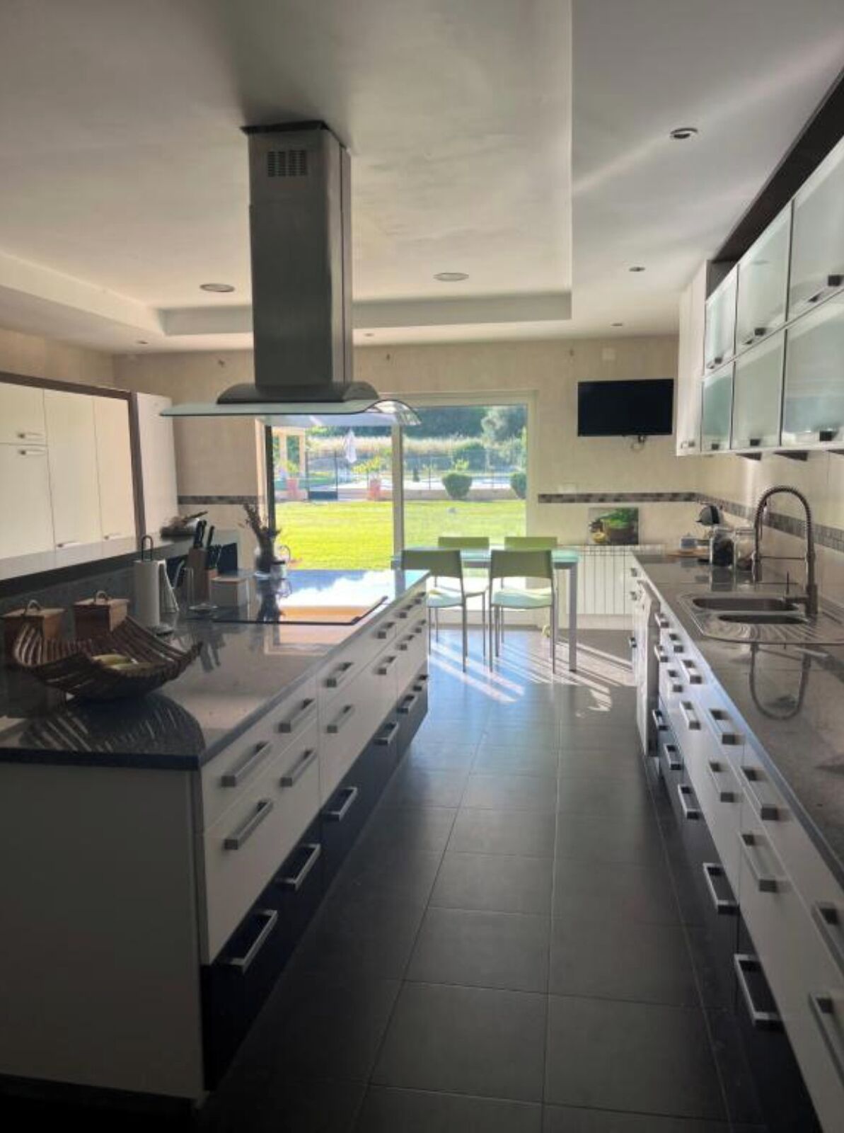 Micro-ondes, four, plaque de cuisson, lave-vaisselle