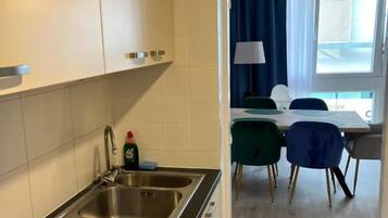 Fridge, microwave, stovetop, dishwasher