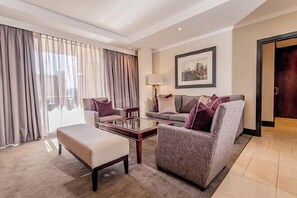 Cribs/infant beds - Raphael Suites (Sandton)