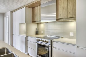 Deluxe Condo, Balcony, Mountain View | Private kitchen | Full-sized fridge, microwave, oven, stovetop