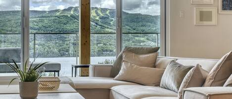 Deluxe Condo, Balcony, Mountain View | Living area