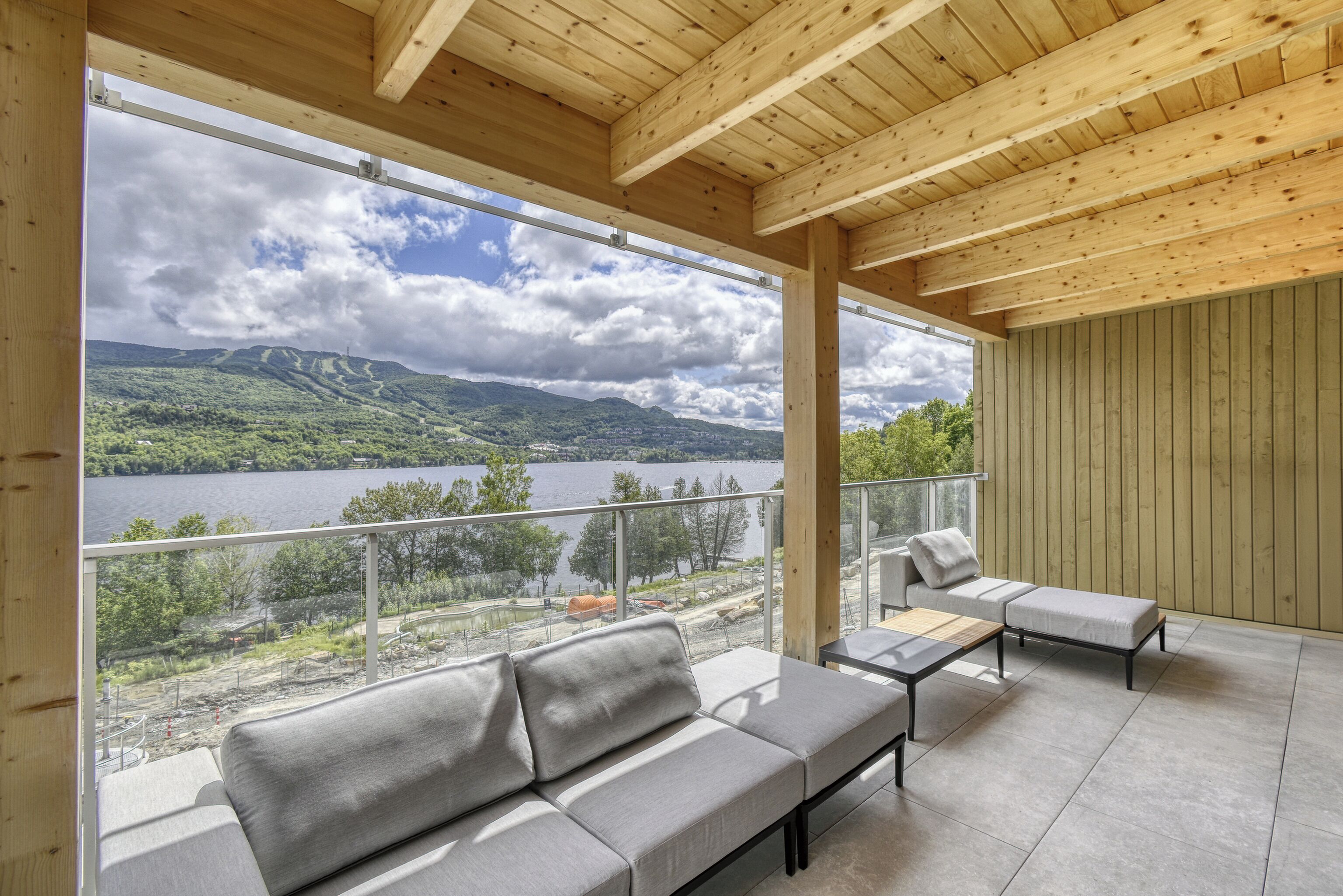 Condo Deluxe, balcón, vista a la montaña | Terraza o patio